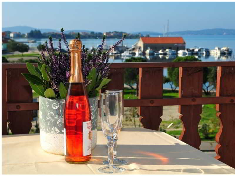 Sukošan Rooms & Restaurant Matanovi Dvori מראה חיצוני תמונה