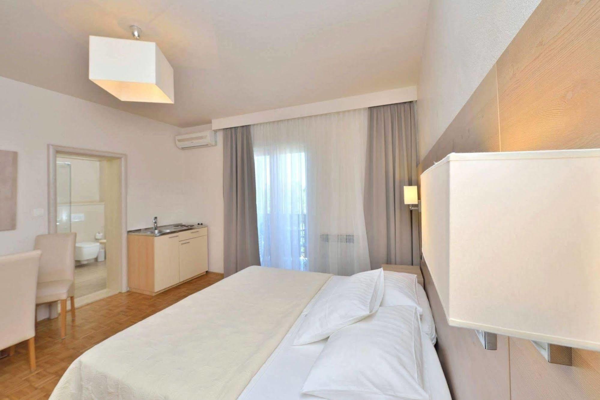 Sukošan Rooms & Restaurant Matanovi Dvori מראה חיצוני תמונה